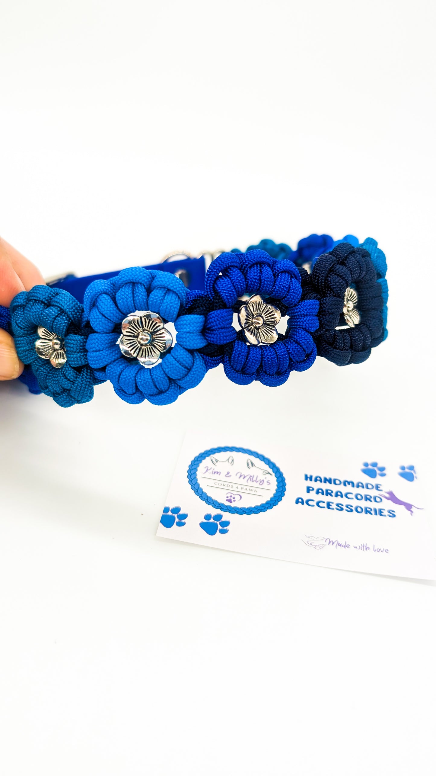 Pre Made: Kimmy's Blooms Collar, 37-45cm, Blues Kim & Milly's Cords 4 Paws Paracord Handmade Dog Accessories Customizable Made in Germany Shipping worldwide